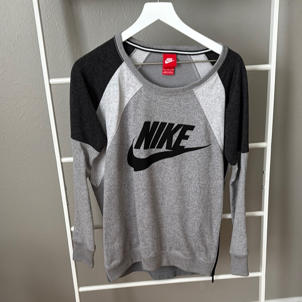 Nike Women's Gray and Black Sweater